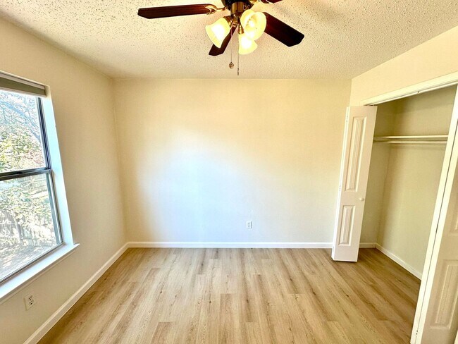 Building Photo - A Stunning 3-Bedroom 2.5-Bath 2 Storey Home with Spacious Layout and Backyard Oasis!