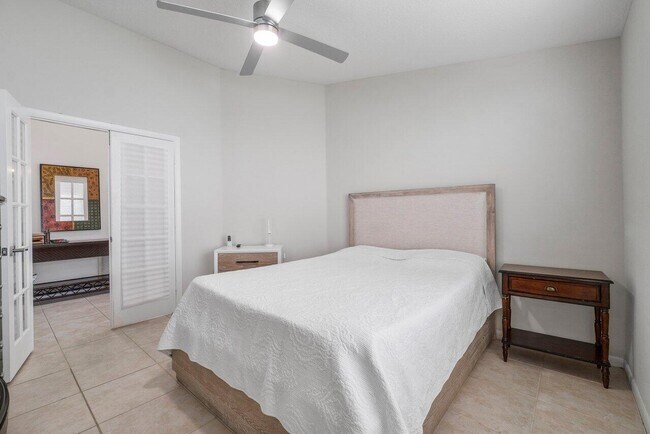 Building Photo - 2453 Country Golf Dr