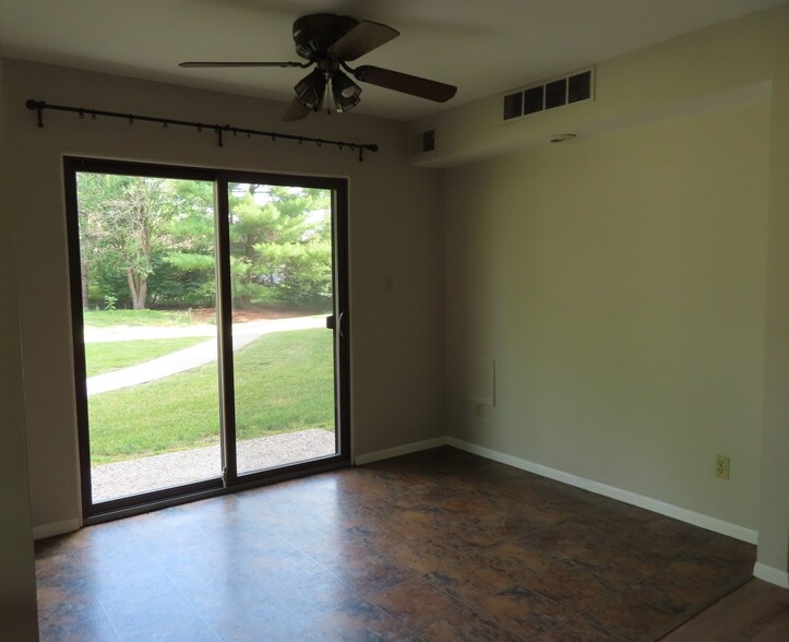 Building Photo - 2109 Melrose Dr