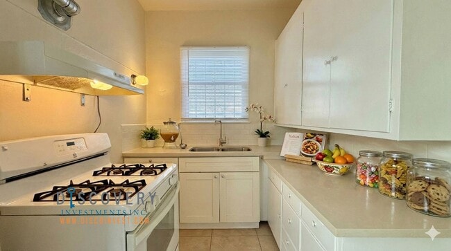 Building Photo - International Blvd. 430-434