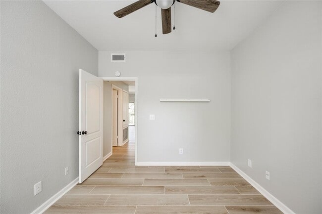 Building Photo - 6000 Shepherd Mountain Cove