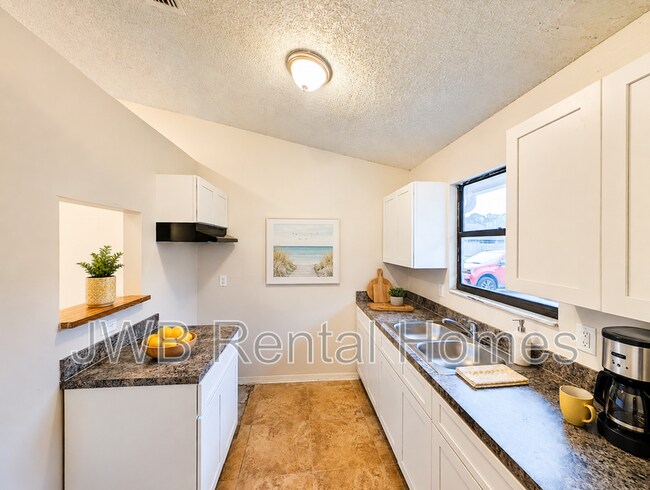 Building Photo - Indian Lakes Apartments
