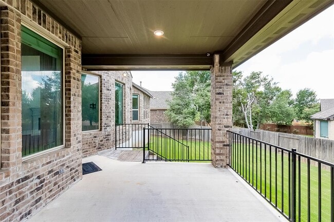 Building Photo - 4221 Valley Oaks Dr