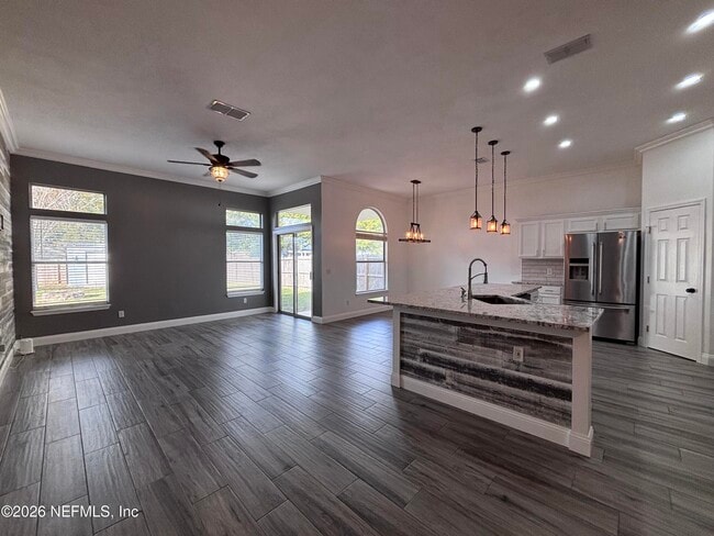 Building Photo - 612 Morning Mist Way