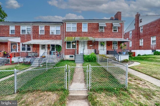 Building Photo - 163 Hampshire Rd
