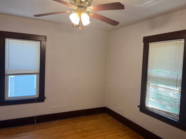 Building Photo - Pet Friendly 2BR House on Beloit's West Side