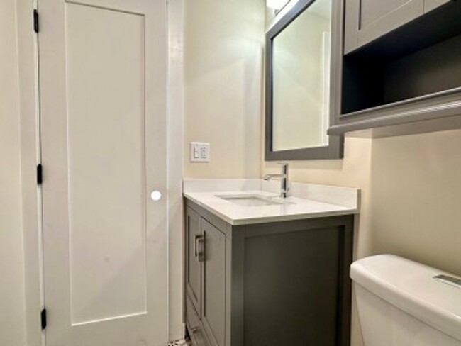 Building Photo - Incredible 2 Bed apartment - North End - 7/1