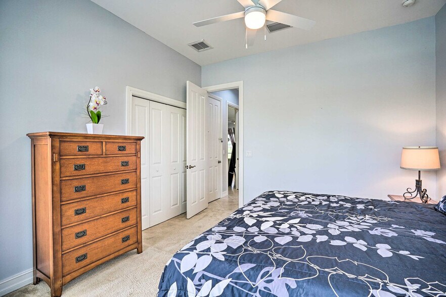Building Photo - 6092 Dogleg Dr