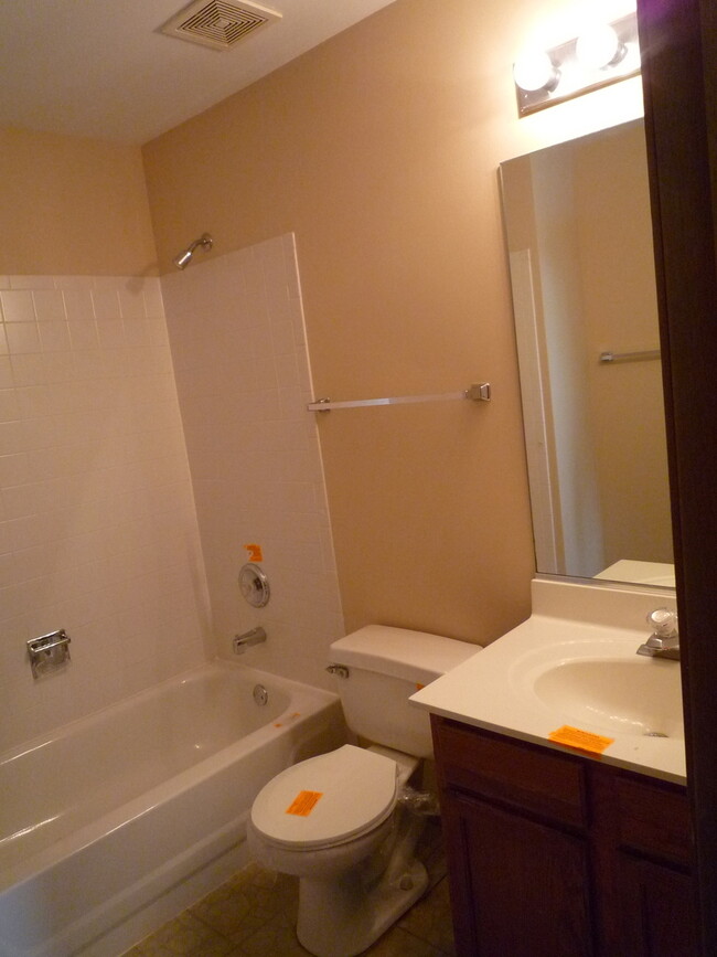 Building Photo - 14039 S Oakdale Cir