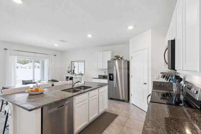Building Photo - 5825 Arboretum St