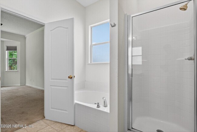 Building Photo - 872 Collinswood Dr W