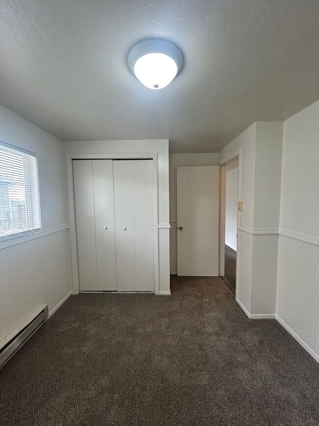 Building Photo - 547 Poole-2