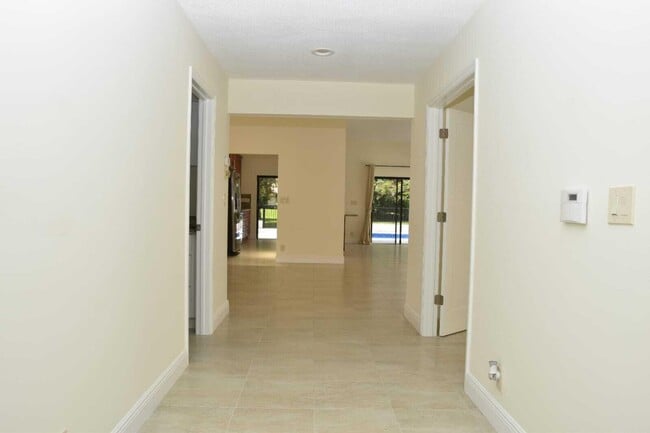 Building Photo - 6735 Lago Vista Terrace