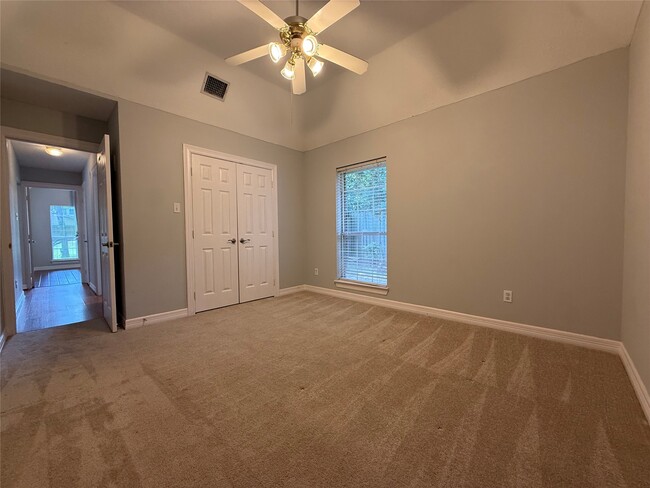 Building Photo - 1800 Carriage Run W