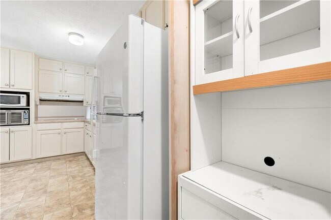 Building Photo - 4531 S Roberts Dr