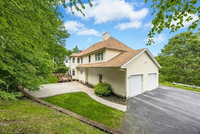 Building Photo - 2 Arrowhead Ln
