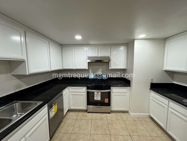 Building Photo - 11943 Olive St