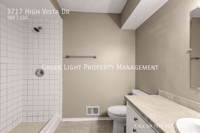 Building Photo - 3717 High Vista Dr