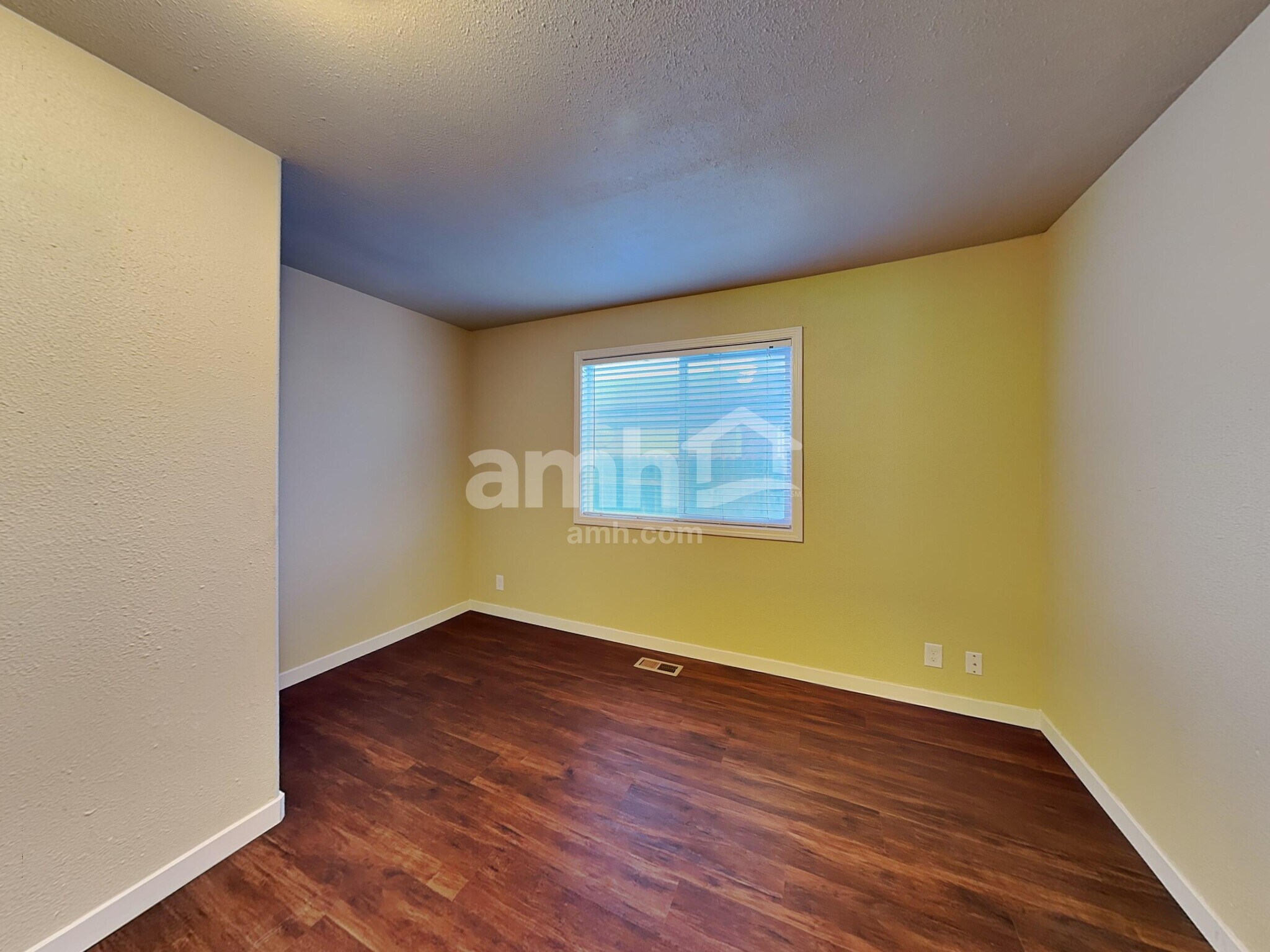 Building Photo - 4707 Oxbow Ave