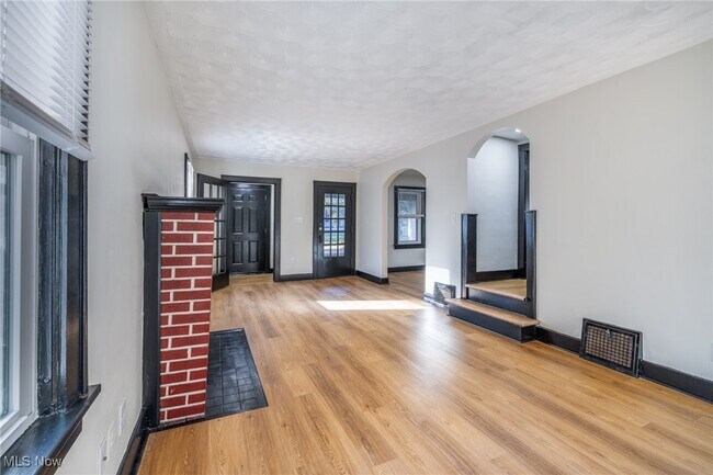 Building Photo - 849 Glenn St