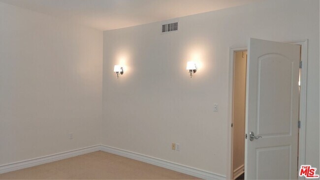 Building Photo - 1726 S Bentley Ave