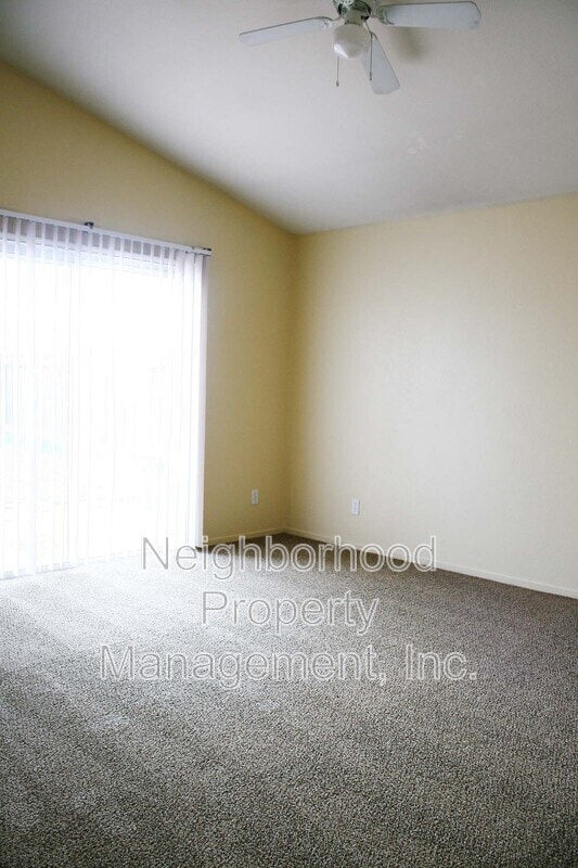 Building Photo - 3574 N State Ave