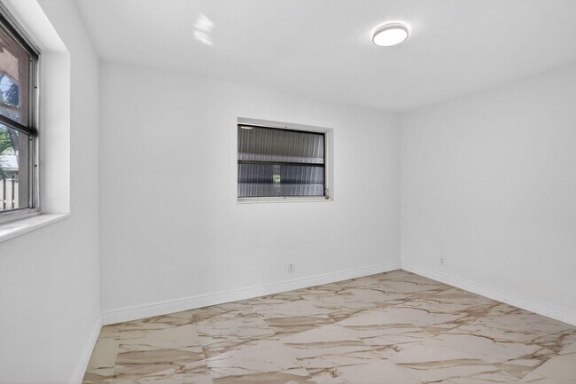 Building Photo - 5731 NE 17th Terrace