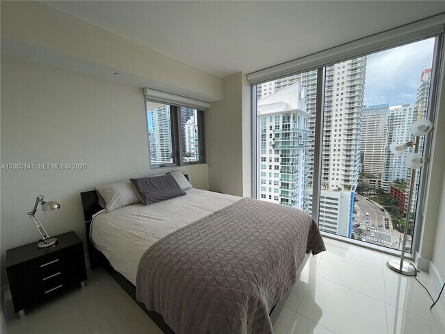 Building Photo - 1300 Brickell Bay Dr