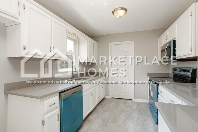 Building Photo - 416 Sandburg Dr