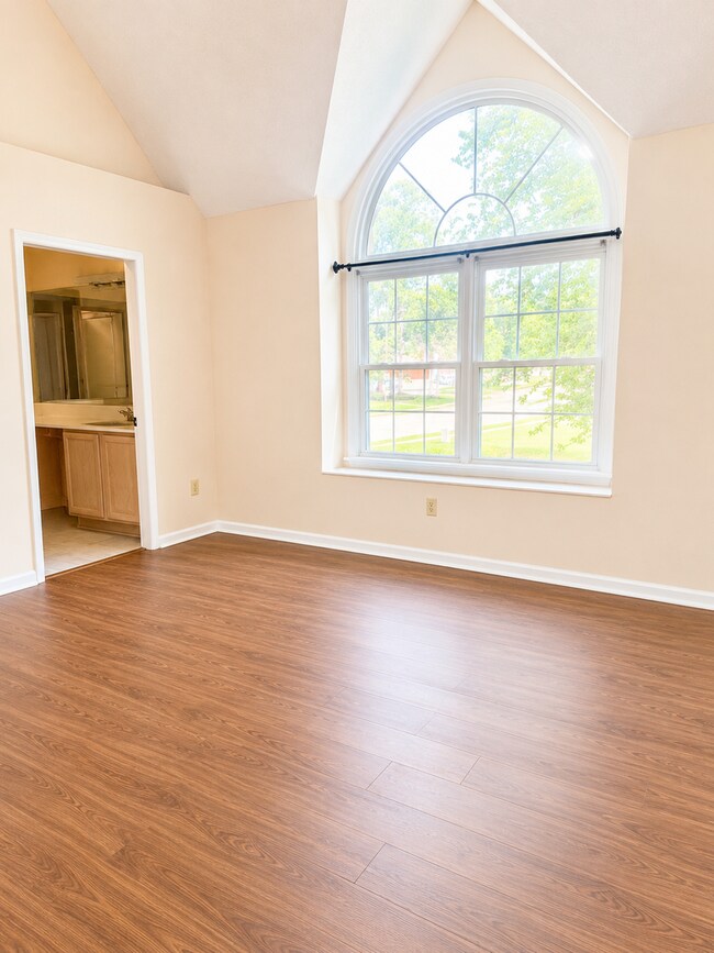 Building Photo - Beautiful Condo