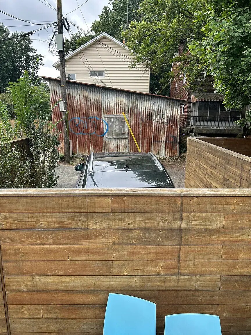 Building Photo - 724 Oneida Pl NW