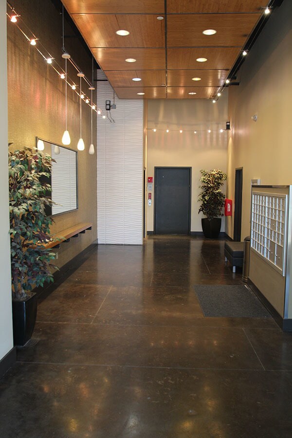 Building Photo - LIKE NEW, 1 BED, 1 BATH CONDO W HIGH END FINISHES AND EASY COMMUTE!