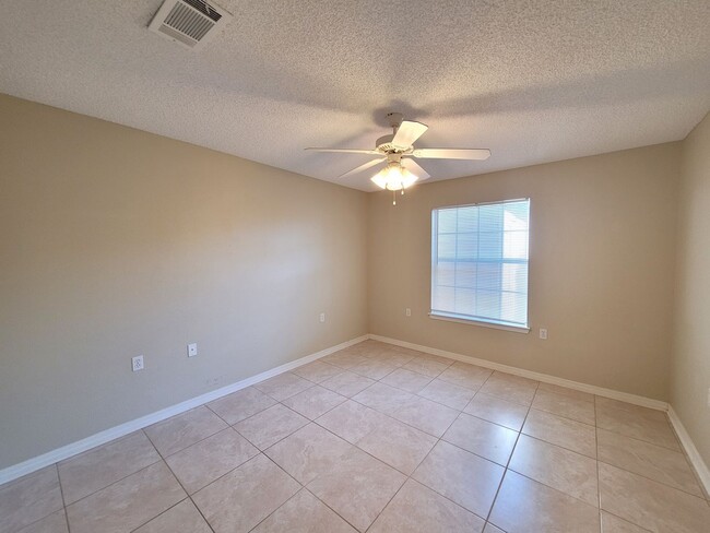 Building Photo - 8158 Heirloom Dr