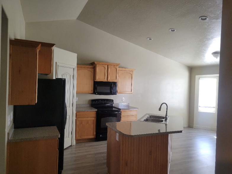 Building Photo - 8200 6900 W