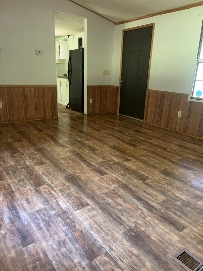 Building Photo - 2 Bedroom 1.5 Bathroom house in Laurens SC