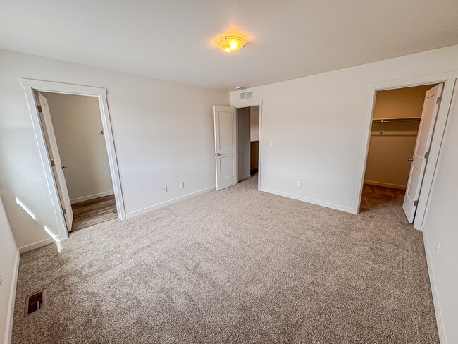 Building Photo - 1631 Elsie Jean Trl