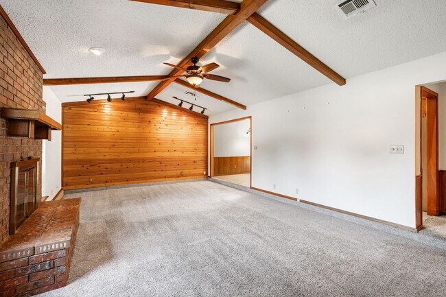 Building Photo - Well-Kept Home in Crosby Park Estates