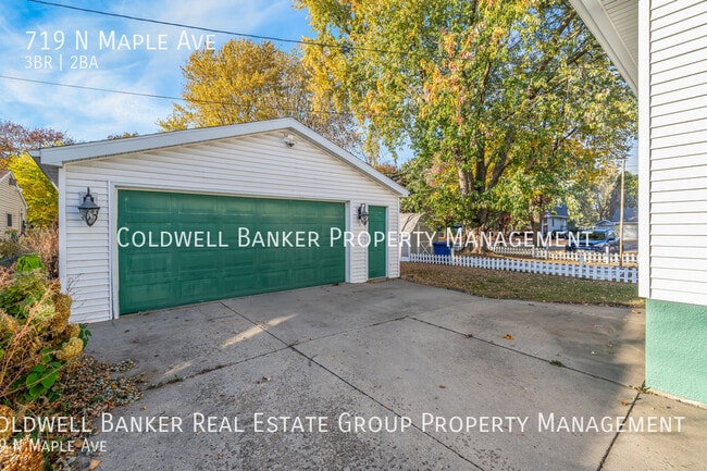 Building Photo - 719 N Maple Ave