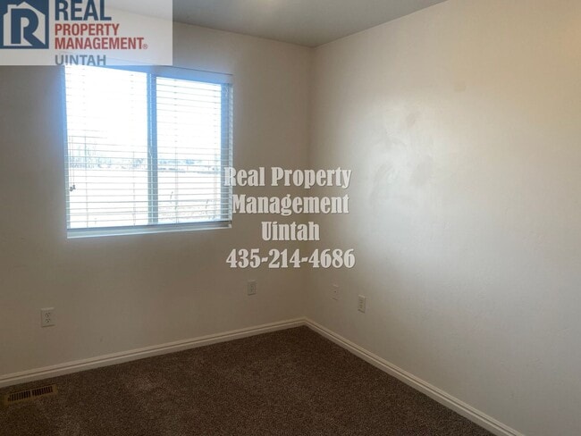 Building Photo - Beautiful Twin Home for Rent!