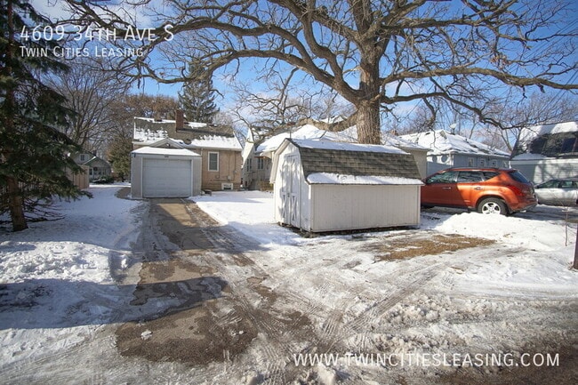 Building Photo - 4609 S 34th Ave