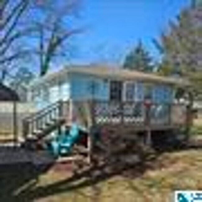 Building Photo - Charming 4 Bedroom, 1 Bathroom house