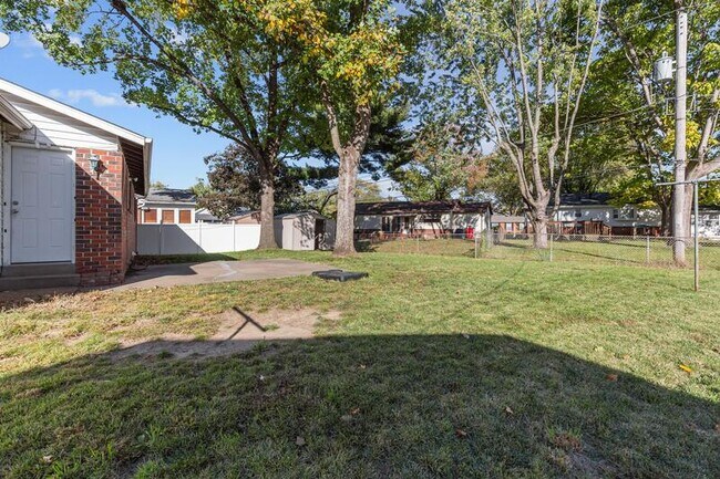 Building Photo - 3280 Brookshire Dr