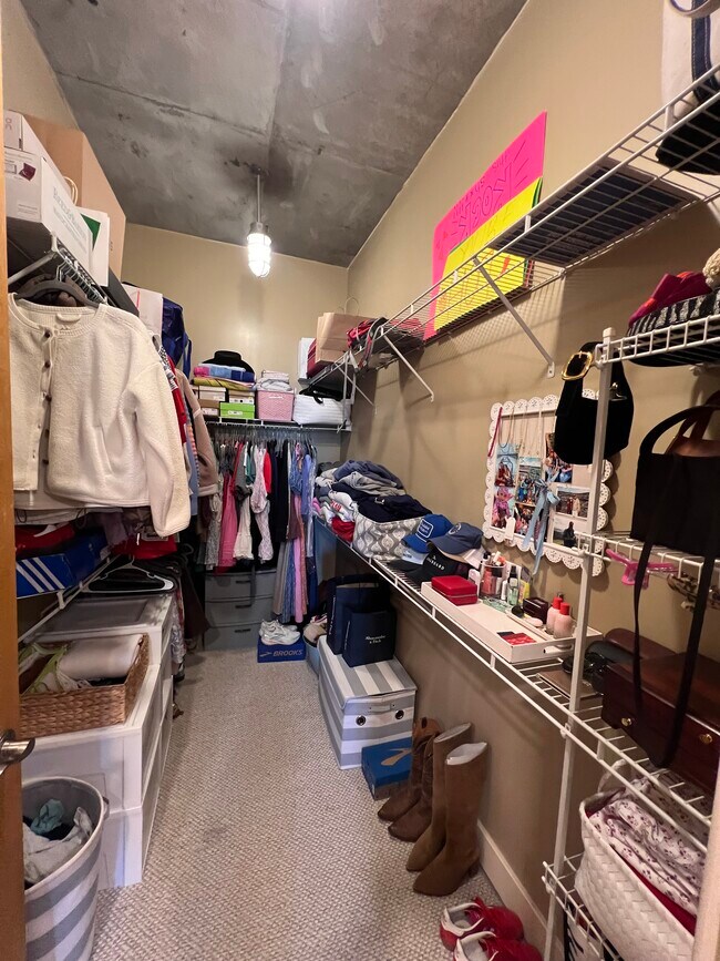 Walk in Closet 2 - 150 Bee St