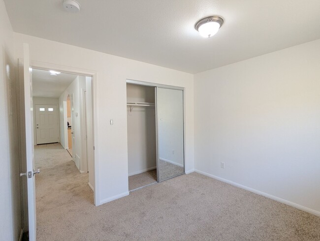 Building Photo - Great Single Story Condo!