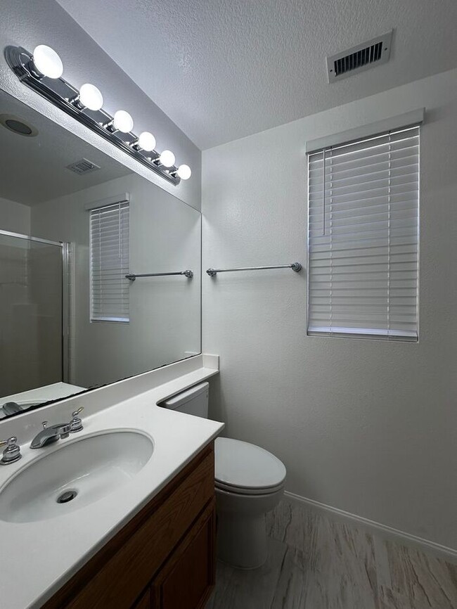 Building Photo - Situated In a Quiet Community Of Santa Cla...