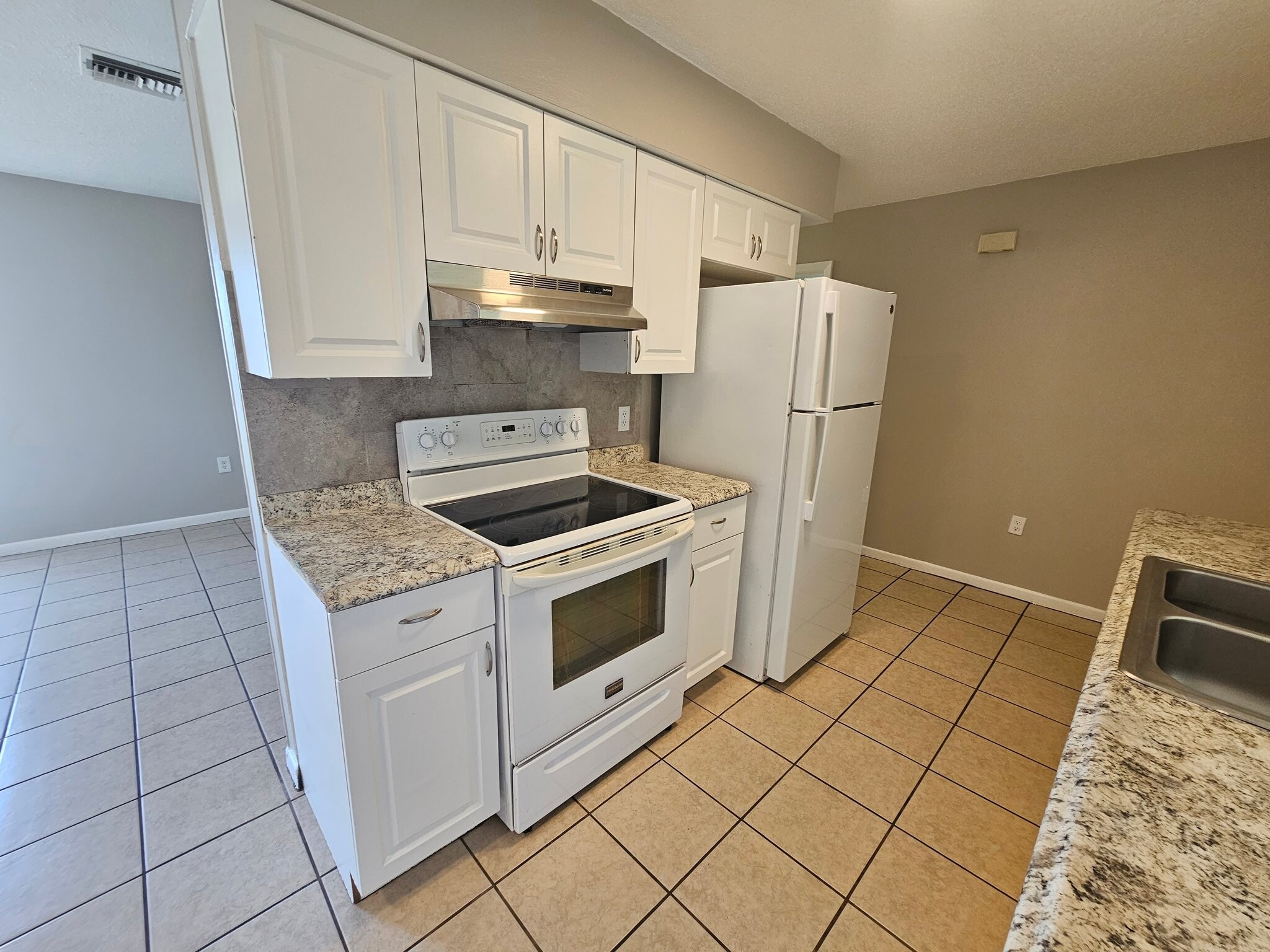 Building Photo - 4719 Manatee Dr