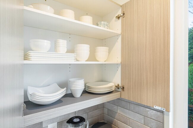 Building Photo - 9413A Roosevelt Way NE