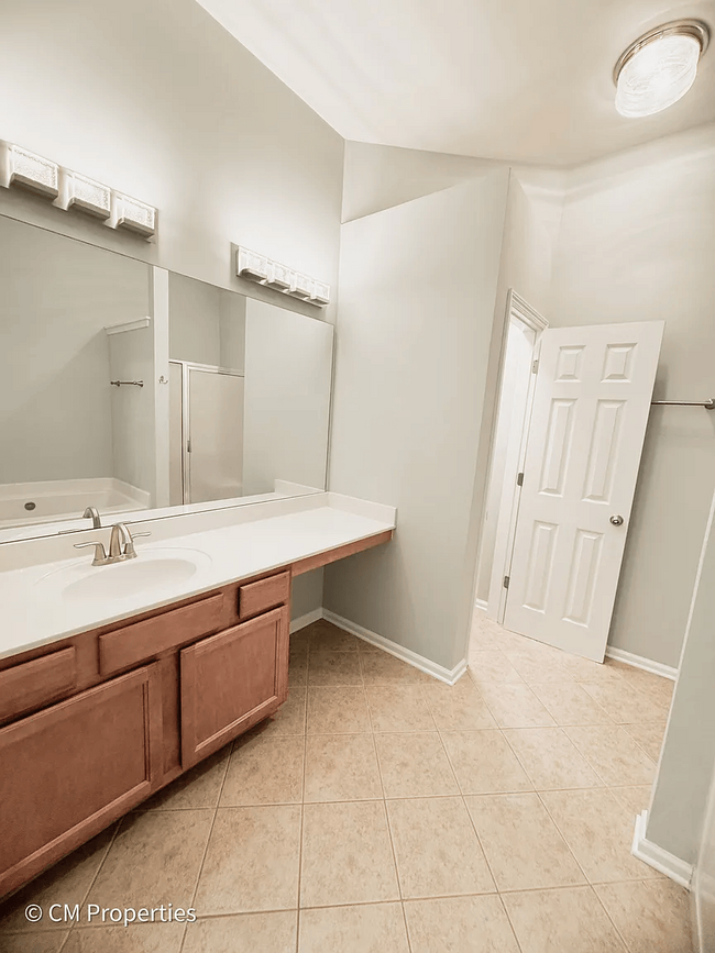 Main Bathroom. - 3968 Boston Common St