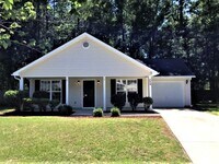 Building Photo - 113 Trickle Dr