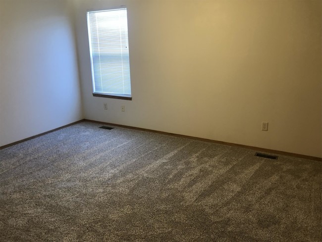 Building Photo - 1342 N Aksarben Ct
